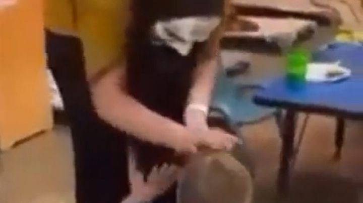 Maestra aterroriza a niños de guardería con máscara de Halloween: VIDEO