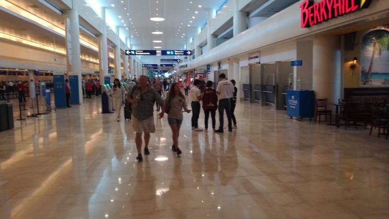 Aeropuerto de Cancún recibe baja afluencia de pasajeros: EN VIVO