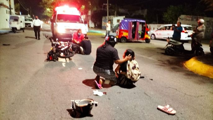 Mototaxi embiste a una pareja en Cozumel; las víctimas resultaron gravemente heridas