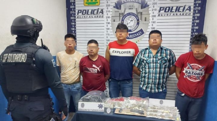 Detienen a cinco narcomenudistas tras persecución en Playa del Carmen