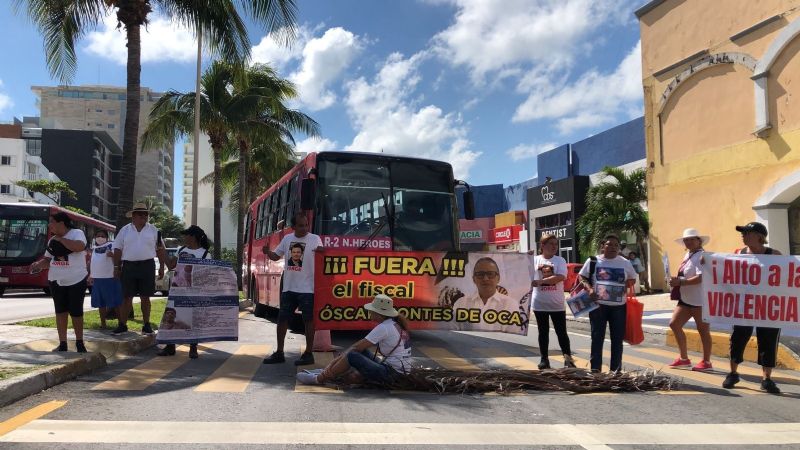 Manifestantes vs ciudadanos en la zona hotelera de Cancún: VIDEO