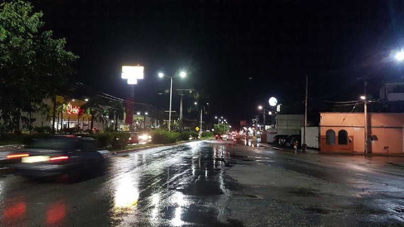 Reportan fuertes lluvias por Huracán Lisa en Ciudad del Carmen