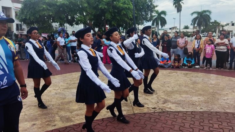 Inicia desfile del 20 de noviembre en Playa del Carmen, pese amenaza de lluvia: EN VIVO