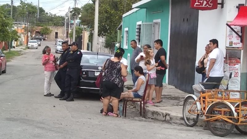 Motociclista lesionada tras impactar contra una camioneta en el Centro de Mérida