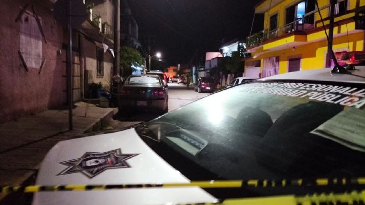 Ejecutan a un joven de 5 disparos en la colonia San Miguel en Cozumel