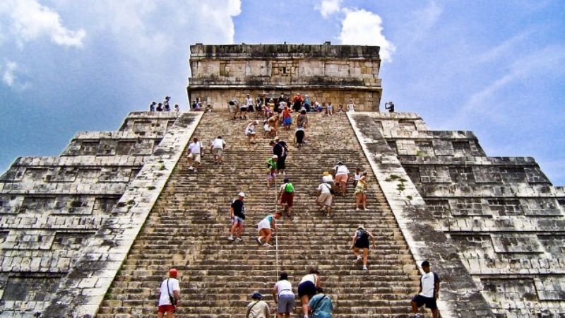 Lady Chichén Itzá: ¿Por qué no se puede subir la pirámide de Kukulcán?