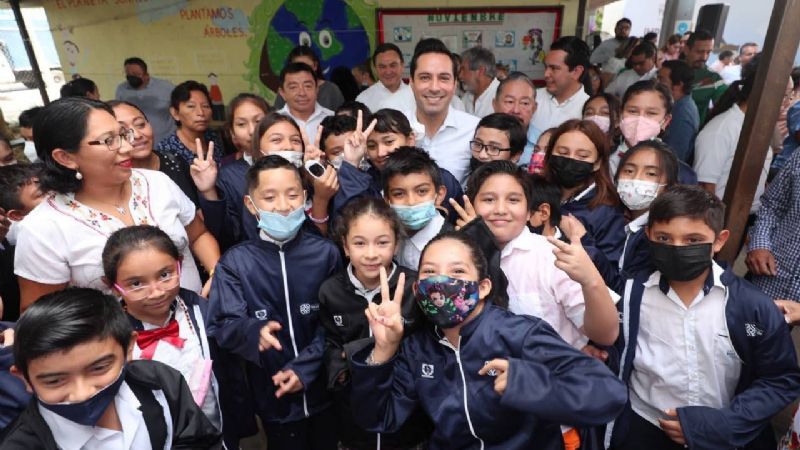 Mauricio Vila inicia distribución de más de 205 mil chamarras de Impulso Escolar en Yucatán