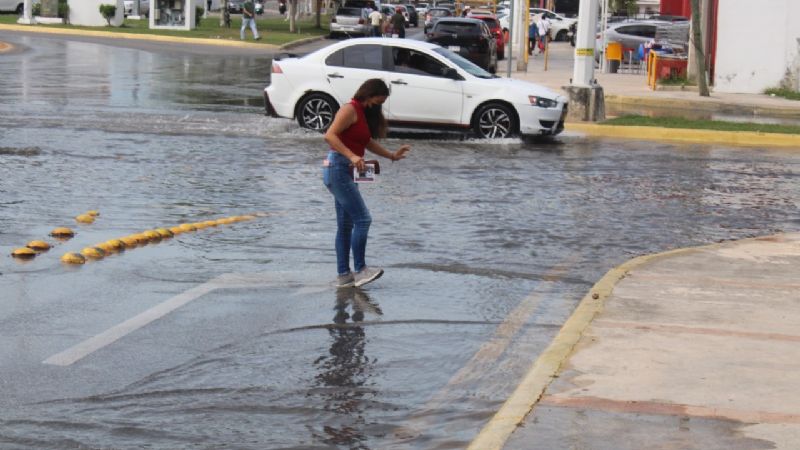 Frente Frío número 10 causa inundaciones en calles de Campeche
