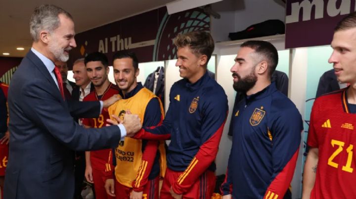 Felipe VI disfruta de la mayor goleada en un Mundial de España en el vestidor