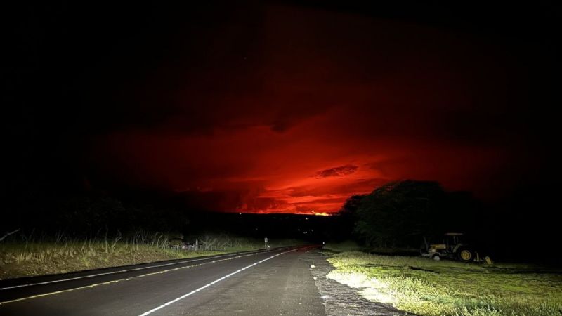 Volcán activo más grande del mundo entra en erupción en Hawái