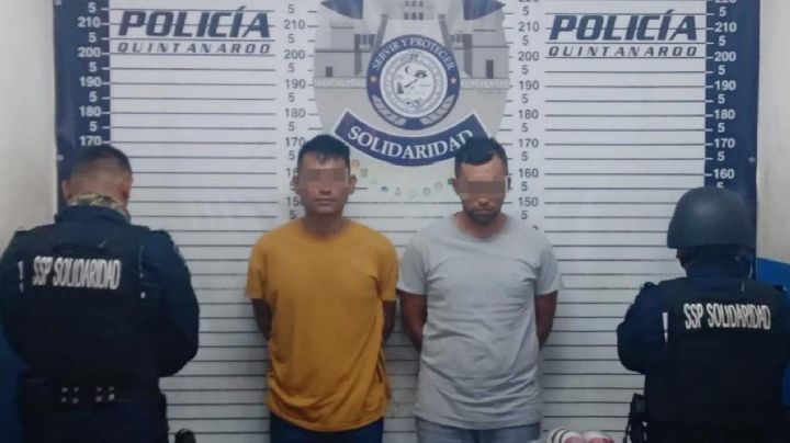 Detienen a dos sujetos con 90 bolsitas con posibles narcóticos en Playa del Carmen