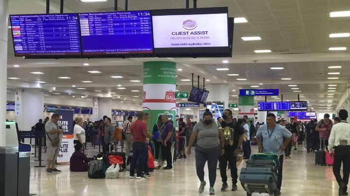 Más de dos mil pasajeros arriban al aeropuerto de Cancún: EN VIVO