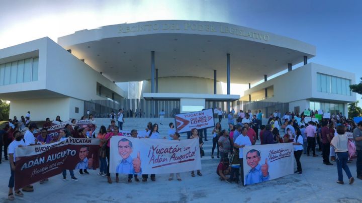 Simpatizantes de Morena se reúnen en el Congreso de Yucatán por la llegada de Adán Augusto López: VIDEO