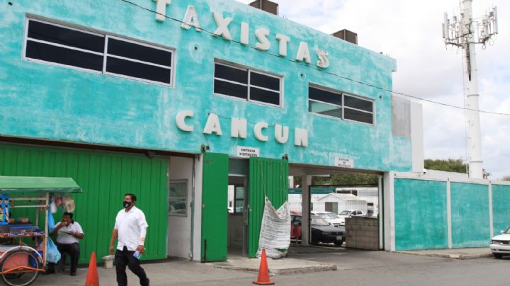 Dan de baja a los taxistas por agredir a un hombre en Cancún