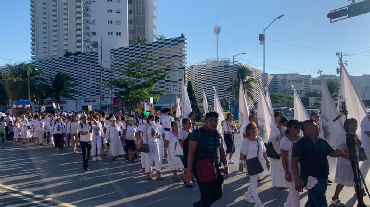 Más de 200 personas recorren las calles en honor a la Virgen de Guadalupe en Cancún: EN VIVO