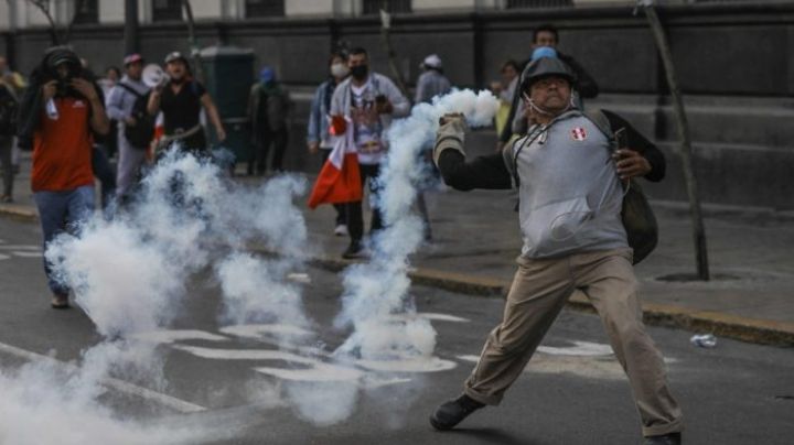 Gobierno de Perú decreta toque de queda tras las protestas de las últimas semanas