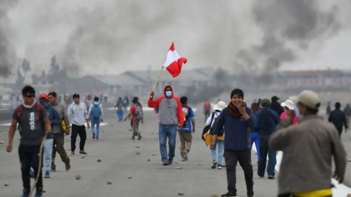 Mexicanos quedan varados ante conflicto político en Perú