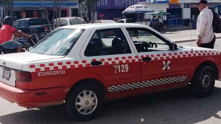 Repartidor de pollos se salva de ser atropellado por un taxista en Escárcega