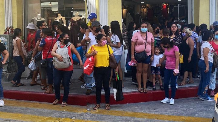 Yucatecos gastan la quincena en compras navideñas; tiendas del Centro de Mérida lucen abarrotadas