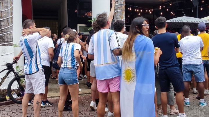 Entre lágrimas y cánticos, argentinos en Playa del Carmen celebran campeonato del mundo