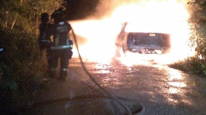 Se reportó el incendio de una camioneta en Cancún