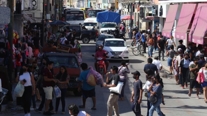 Joven recupera su cartera y celular extraviados en el Centro de Mérida
