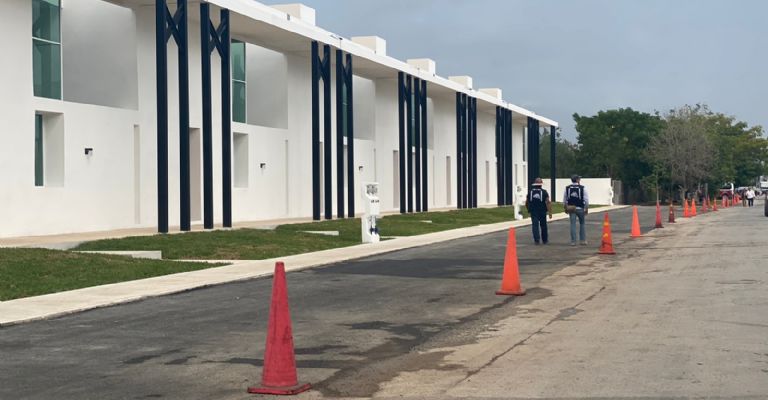 Mauricio Vila entrega casas nuevas a 11 familias de La Plancha en Mérida |  PorEsto