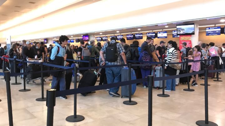 Bomba ciclónica retrasa más de 15 vuelos en el aeropuerto de Cancún este 24 de diciembre: EN VIVO