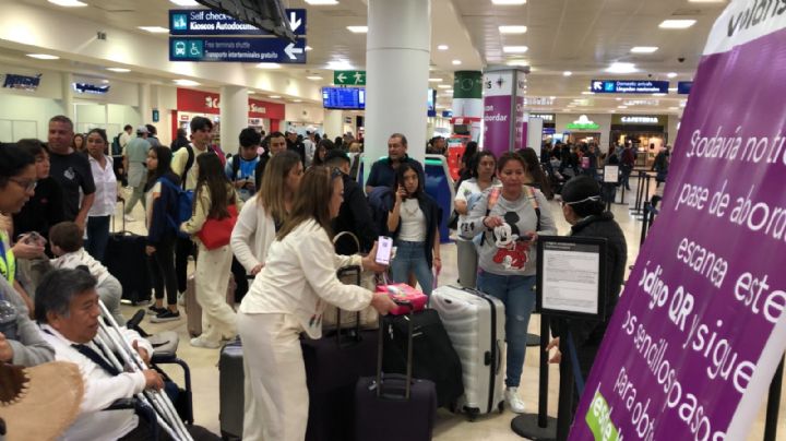 Vuelos cancelados de Volaris provoca molestia en turistas en el aeropuerto de Cancún: EN VIVO