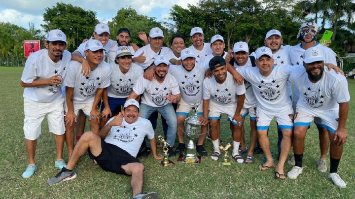 Gran final del Torneo 2022 de la Liga de Futbol de los Veteranos en Cancún
