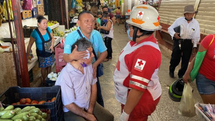 Hombre sufre lesiones tras ataque epiléptico en mercado de Campeche