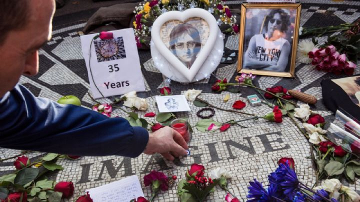 10 fotos que demuestran que lo fans siguen llorando la muerte de John Lennon