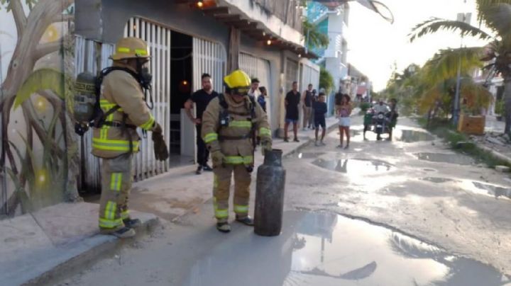 Lázaro Cárdenas busca Bomberos tras el incendio de dos hoteles en Holbox