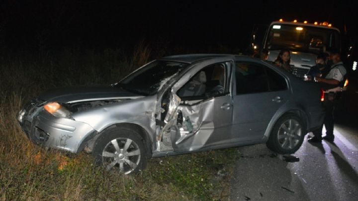 Conductora pierde el control de su auto y se estrella en la carretera Mérida-Valladolid