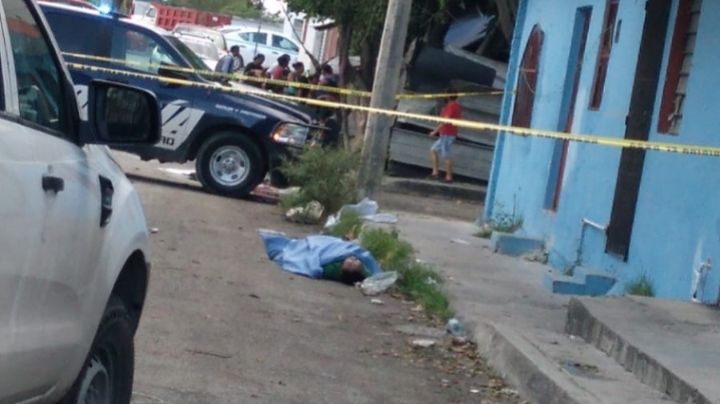 Muere hombre frente a un velorio en Playa del Carmen