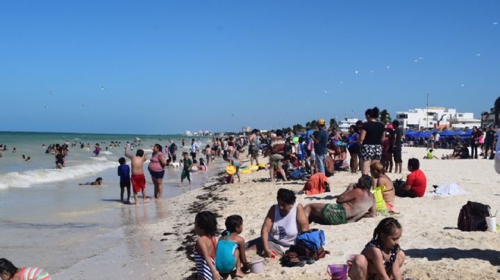 Por 'puente de carnaval', arriban más de 10 mil visitantes a playas de Yucatán