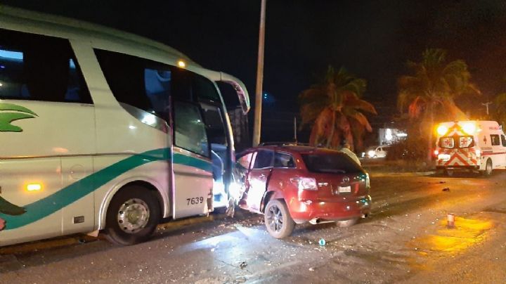 Choque en el Boulevard Colosio de Cancún deja dos lesionados