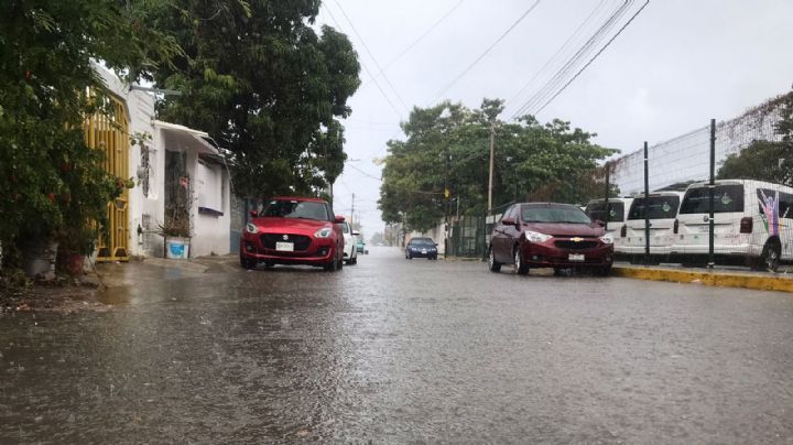 Lluvias causan encharcamientos en calles de Cancún: VIDEO