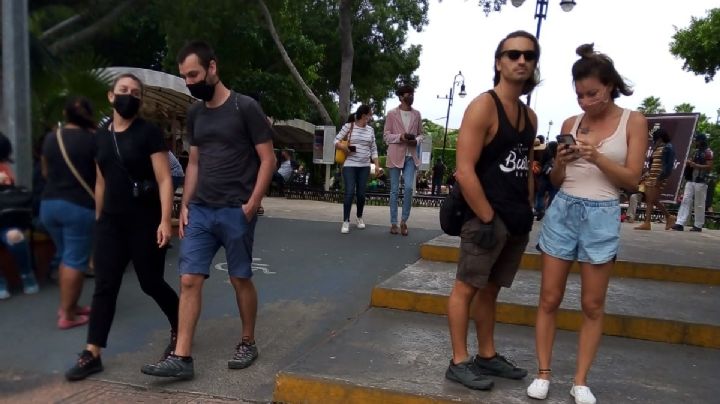 Turistas insisten en incumplir medidas sanitarias contra COVID-19 en Mérida