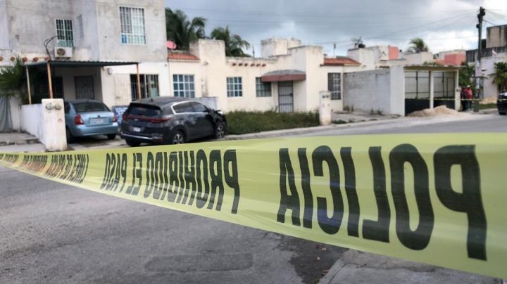 Tras balacera, policías aseguran camioneta robada en Cancún