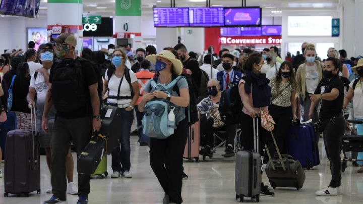 Llegan más de 2 mil 500 turistas al aeropuerto de Cancún: VIDEO