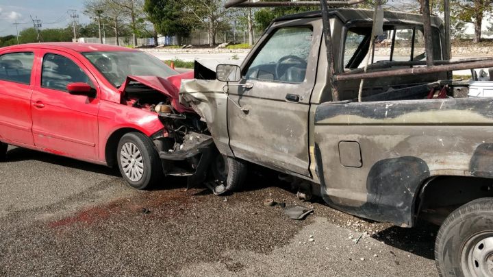 Choque frontal deja cuatro lesionados en la carretera Mérida-Tizimín