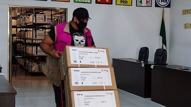 Revocación de mandato de AMLO: Llegan cerca de 340 mil boletas a Playa del Carmen