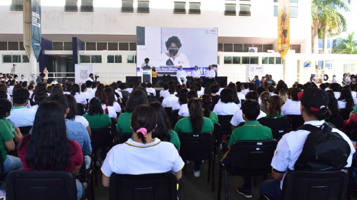 Celebran Expo Universitaria de Profesiones en la Universidad Autónoma de Campeche