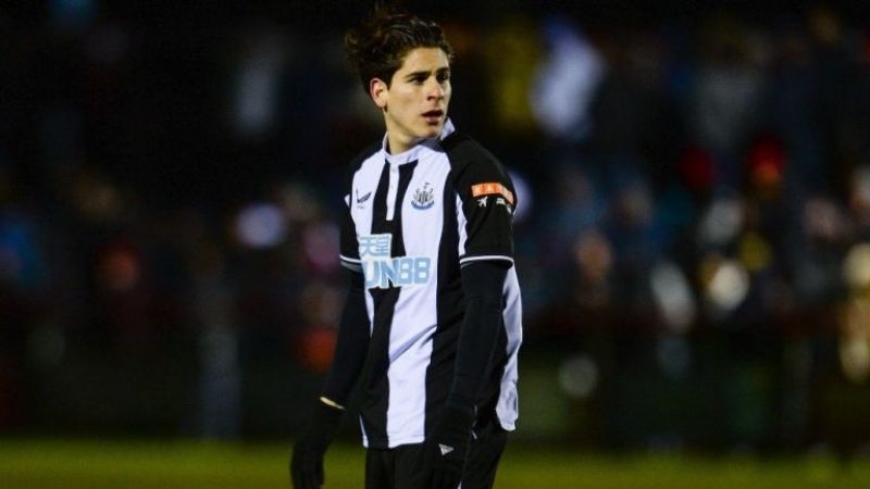 Santiago Muñoz podría debutar en la Premier League con el Newcastle