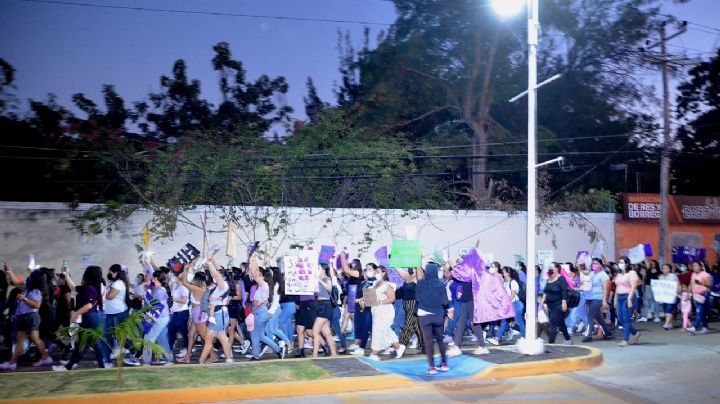 Marcha del 8M en Ciudad del Carmen congrega a más de 500 feministas