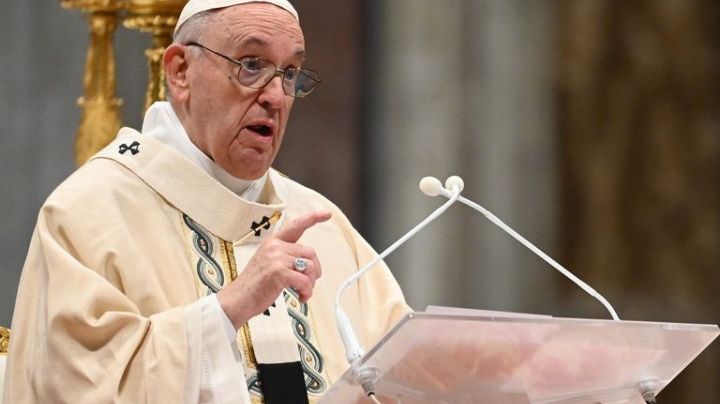 Papa Francisco se disculpa por abusos en internados católicos para indígenas en Canadá