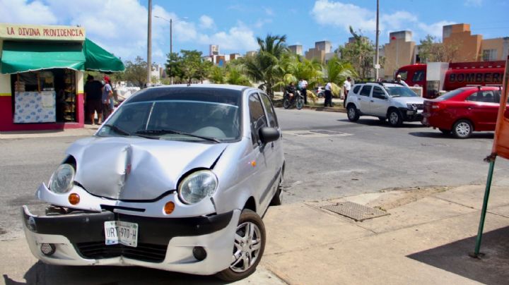 Choque en Prado Norte de Cancún deja daños por 85 mil pesos
