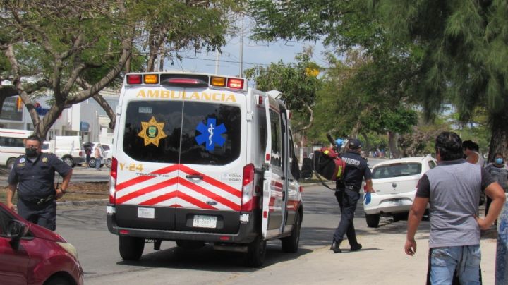 Accidente en Mérida: Mujer choca en la avenida Itzáes y afectado le reclama
