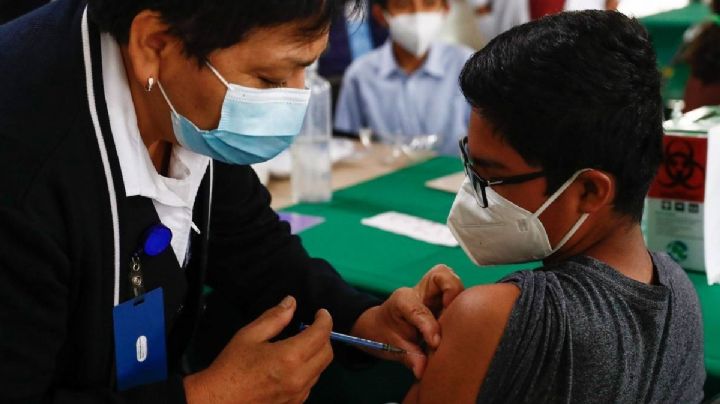AMLO insta a gobernadores a iniciar vacunación masiva contra COVID para menores en abril
